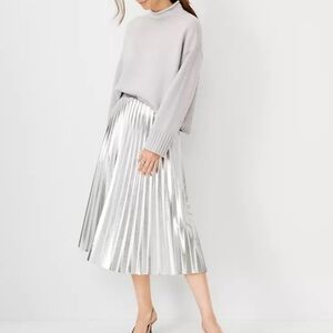 Ann Taylor Metallic Silver Faux Leather Pleated Skirt Size 0 Petite